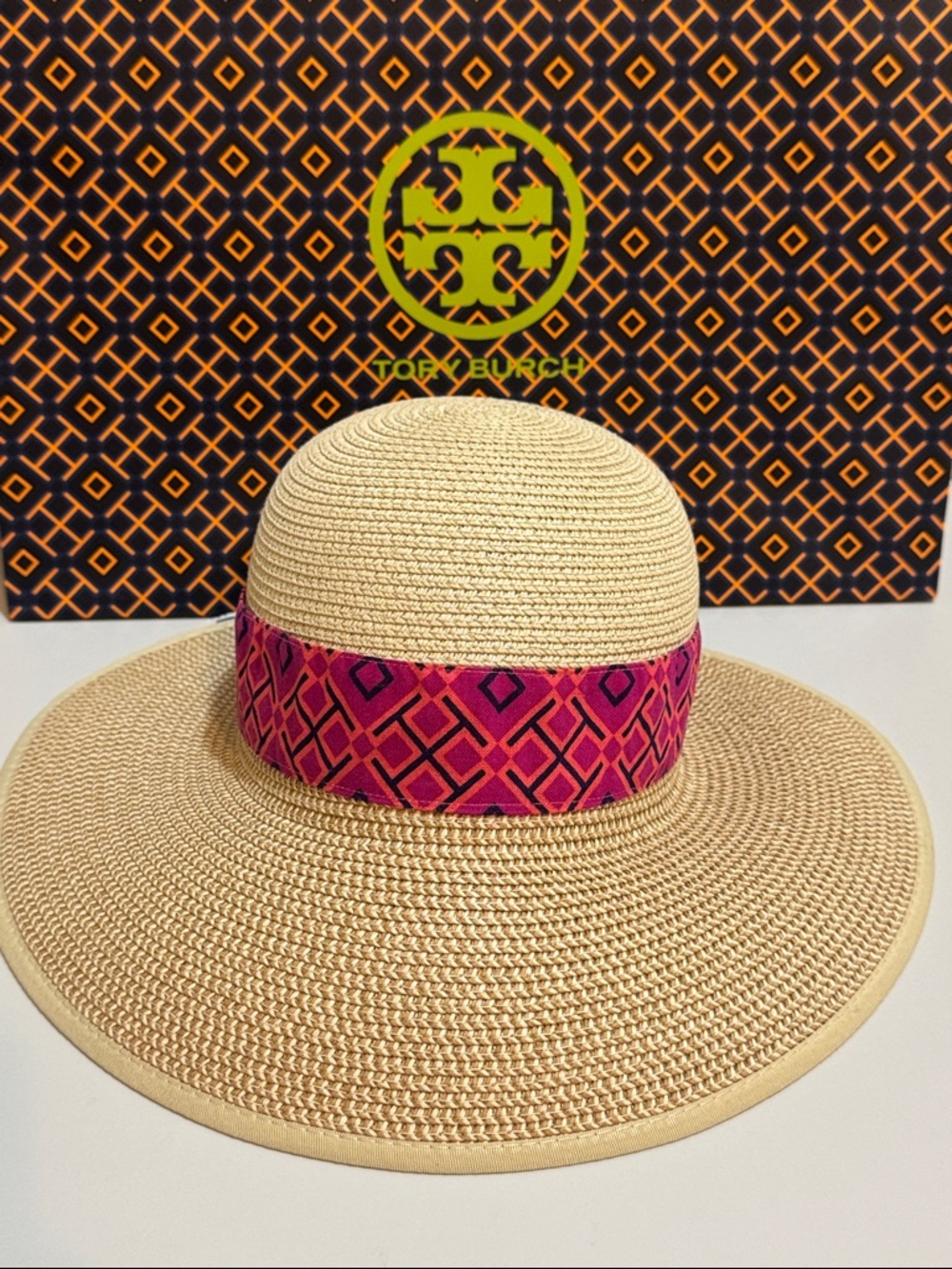 Stylish Hat Tan Sun with Pink Band Tory Burch and Goldtone charm logo UPF 50+ - Picture 5 of 11